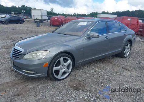 2012 Mercedes-Benz S 550 z USA, uszkodzony, nr VIN WDDNG7DB3CA466869